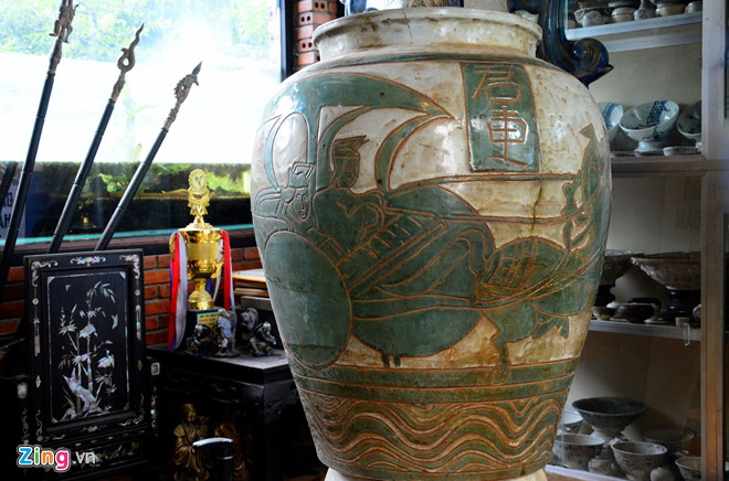 Kho đồ cổ khổng lồ của vua gốm sứ Sài Gòn