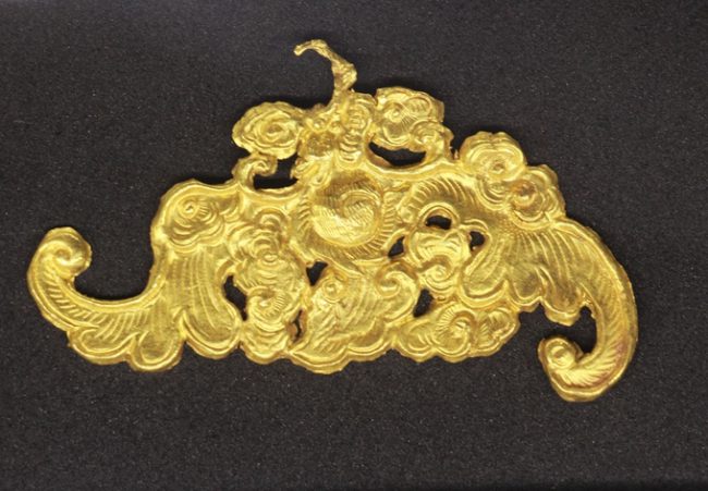 Trang sức hình dơi bằng vàng được các bà trong cung triều Nguyễn sử dụng.